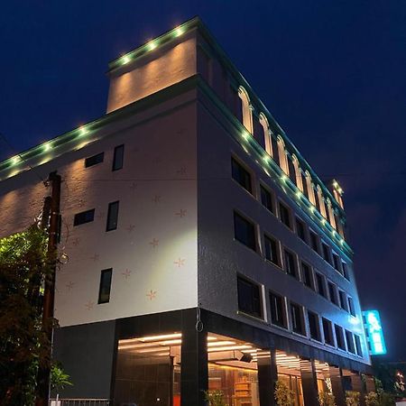 Weifeng Boutique Business Hotel - Zhanqian Branch Pingtung Екстер'єр фото