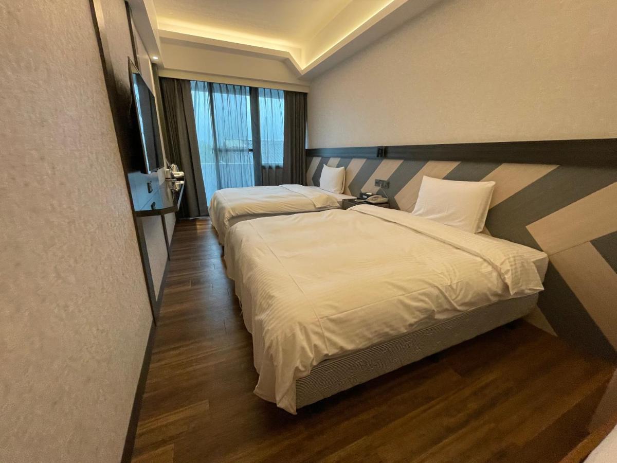 Weifeng Boutique Business Hotel - Zhanqian Branch Pingtung Екстер'єр фото