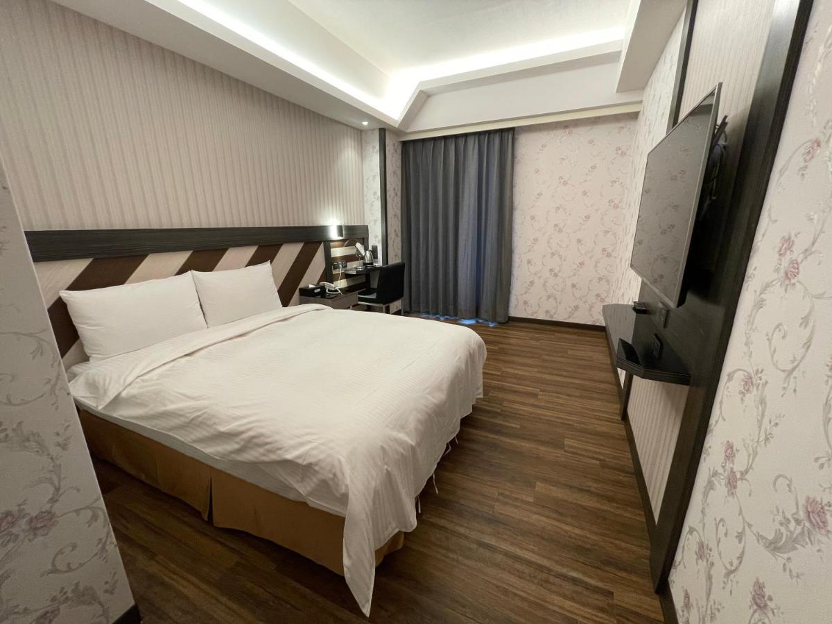 Weifeng Boutique Business Hotel - Zhanqian Branch Pingtung Екстер'єр фото