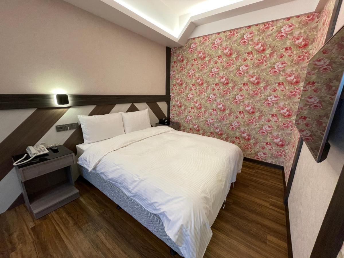 Weifeng Boutique Business Hotel - Zhanqian Branch Pingtung Екстер'єр фото