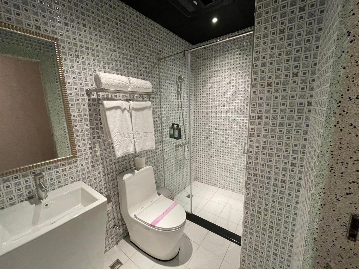 Weifeng Boutique Business Hotel - Zhanqian Branch Pingtung Екстер'єр фото