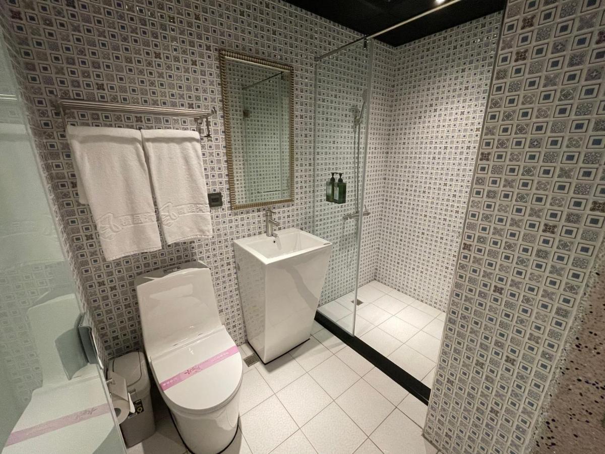 Weifeng Boutique Business Hotel - Zhanqian Branch Pingtung Екстер'єр фото