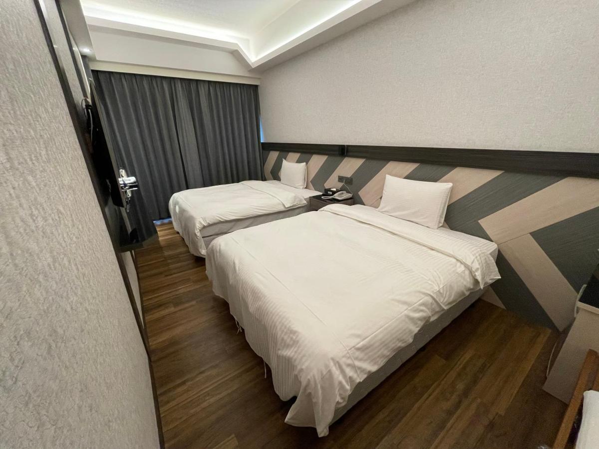 Weifeng Boutique Business Hotel - Zhanqian Branch Pingtung Екстер'єр фото