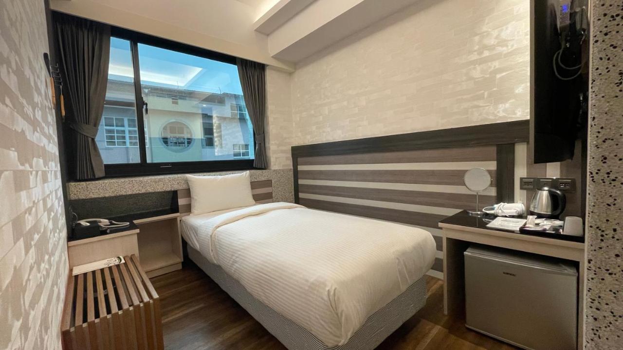 Weifeng Boutique Business Hotel - Zhanqian Branch Pingtung Екстер'єр фото