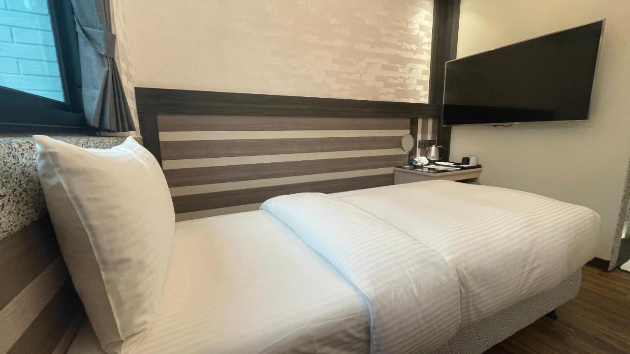 Weifeng Boutique Business Hotel - Zhanqian Branch Pingtung Екстер'єр фото